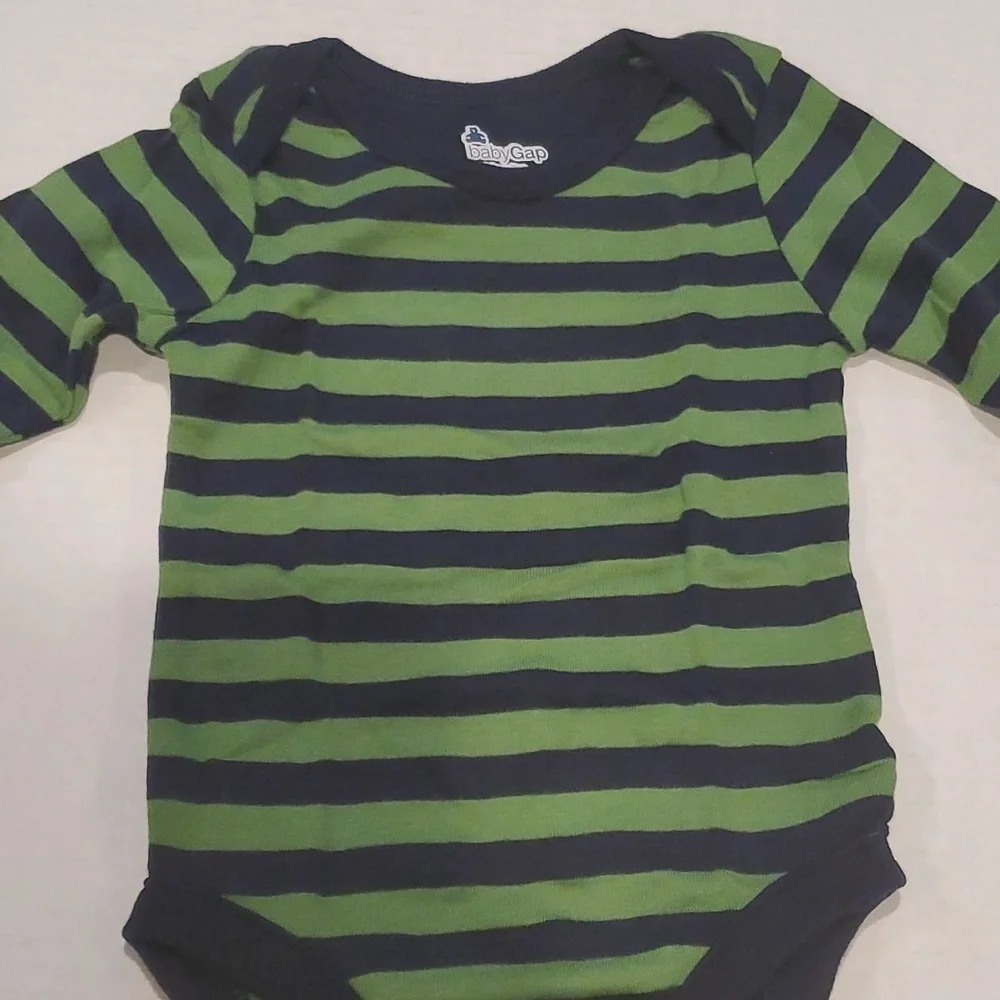 Baby Gap package of 3 long sleeve bodysuits 3-6 months